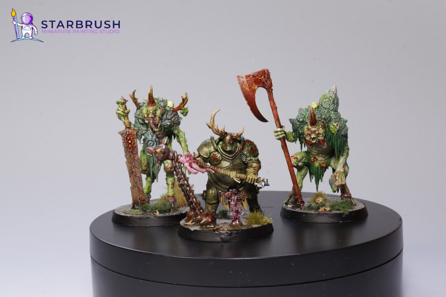 Trío de adversarios de Aguaoscura con armaduras, armas y tonos verdes pintados a Nivel 1 para Warhammer Quest