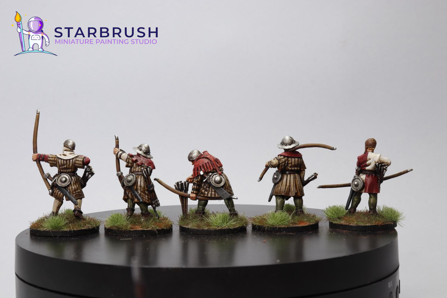 Miniaturas medievales siglos XII–XIV — sobrevestes pintados con luces cenitales