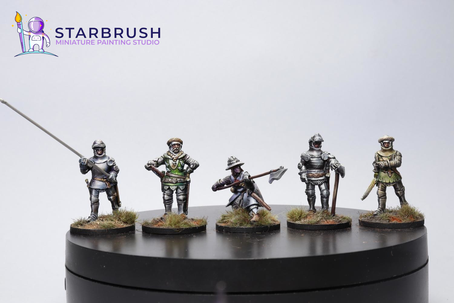 Miniaturas medievales siglos XII–XIV — sobrevestes pintados con luces cenitales