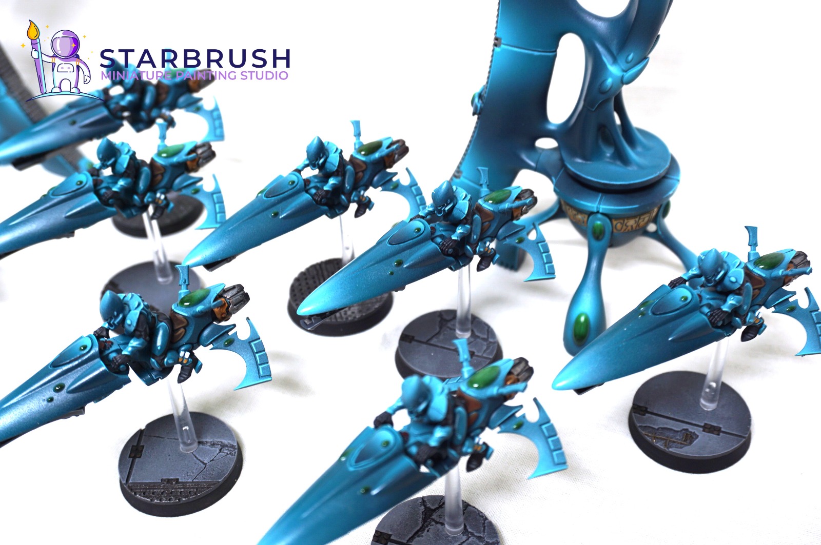 Windriders Aeldari junto a la base de la Webway Gate
