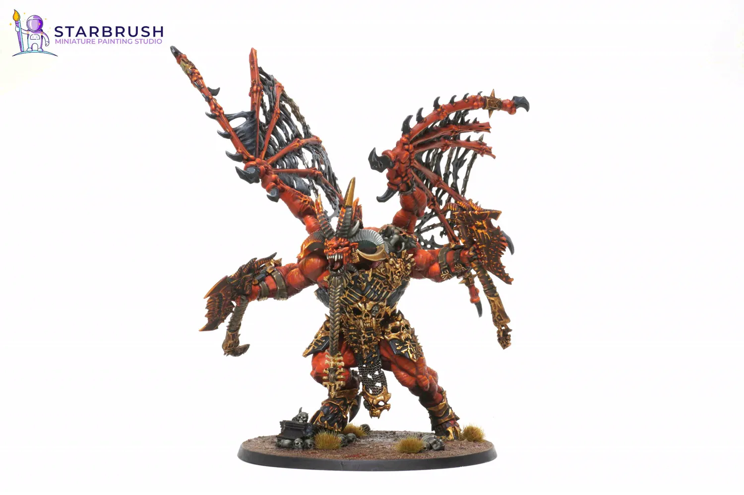 Detalle del torso y la musculatura estriada en rojo carmesí de Skarbrand, Gran Demonio de Khorne, a Nivel 3
