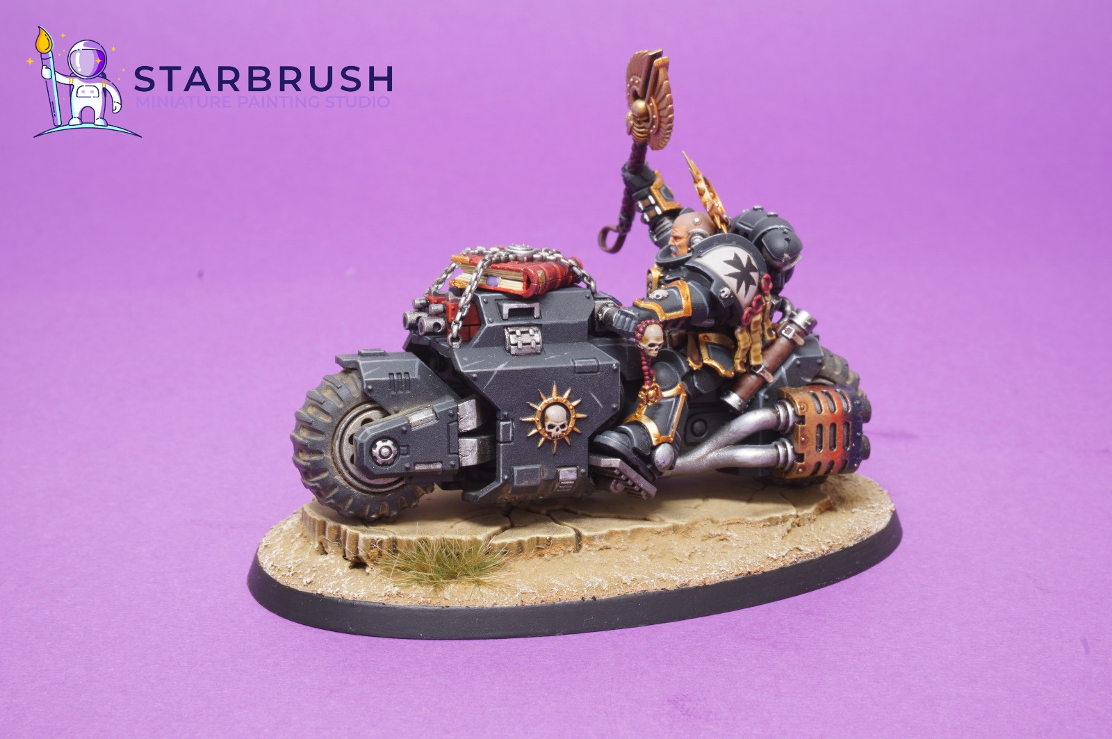 Close-up of the bare head and golden crozius of a Primaris Chaplain on Bike painted to Level 3 by Starbrush Studio