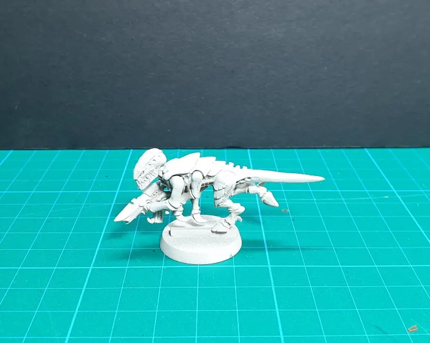 WHITE PRIMER TYRANID