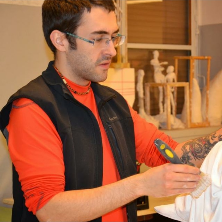 Santi, Painter & Assembler at Starbrush Studio